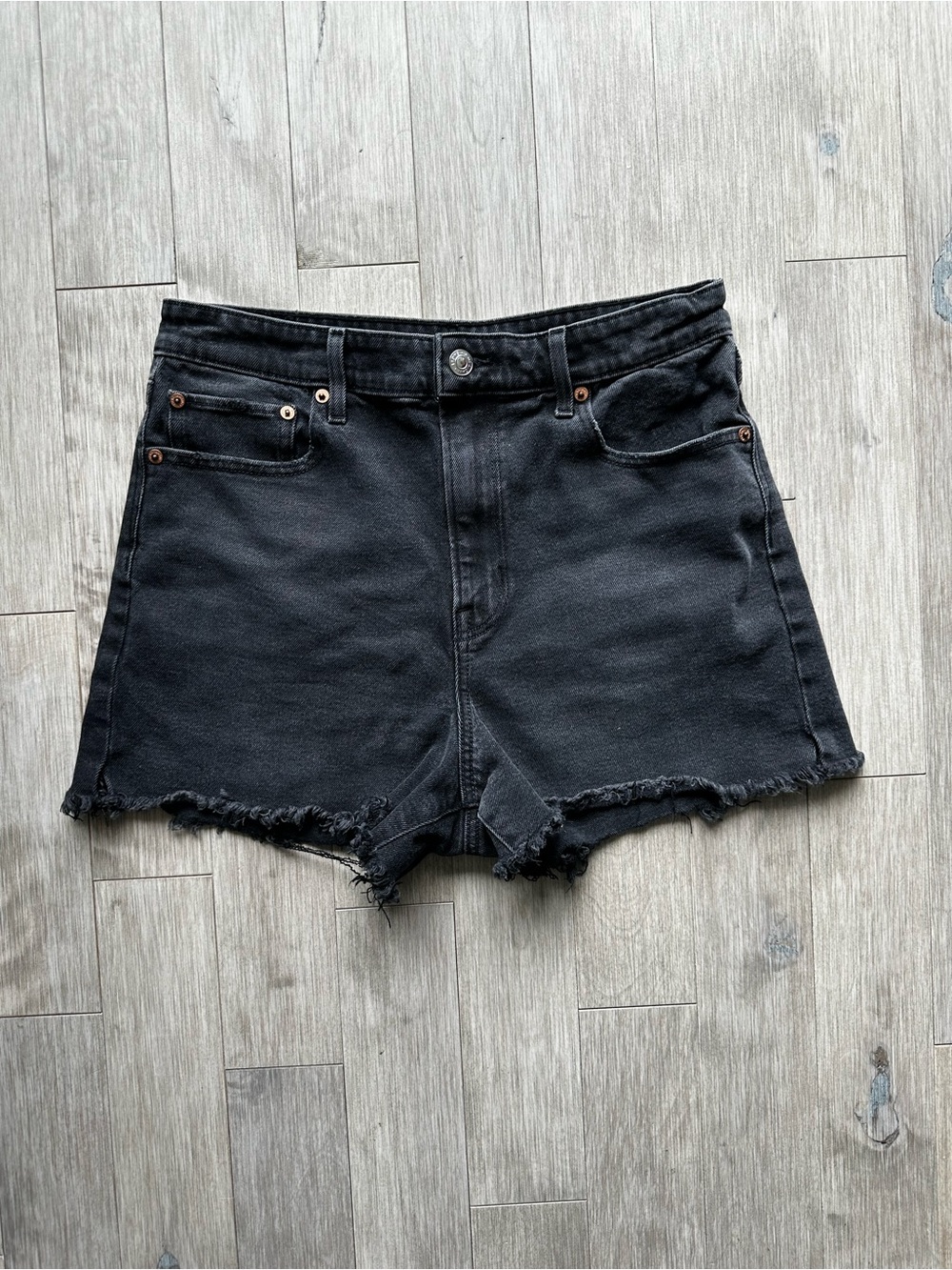 AEO Highest Rise 90s Boyfriend Short Black High-Rise Frayed Denim Shorts Size 8